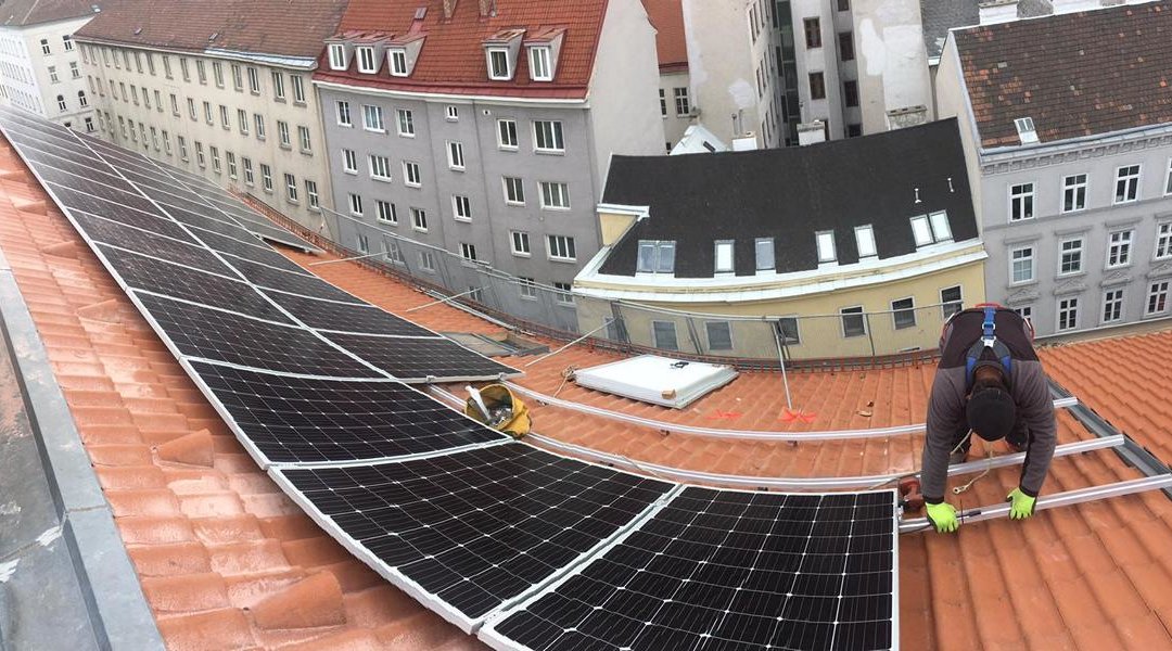 PV auf einem Wiener Altbau – Stromspeicher inklusive