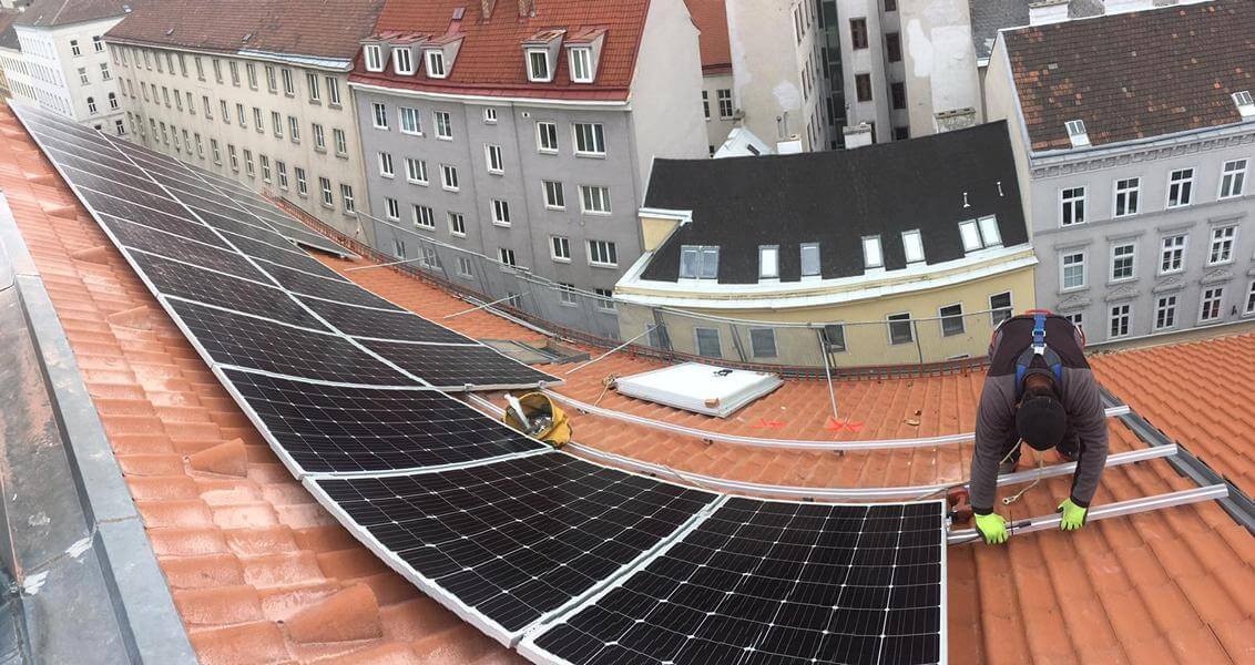 PV auf einem Wiener Altbau – Stromspeicher inklusive